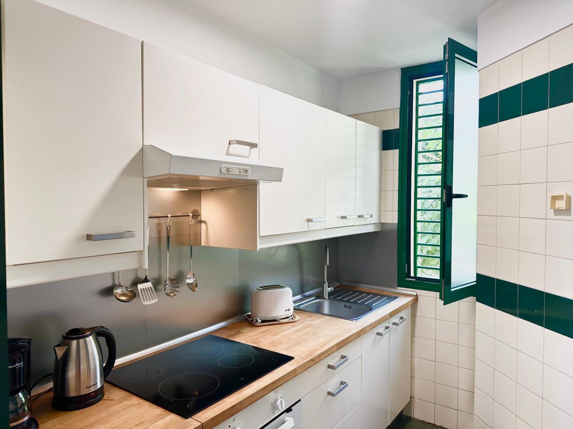 1the Location - Americas & Parking Apartment *